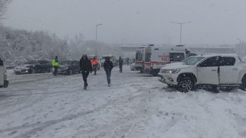 Türkiyədə 37 maşın toqquşdu - 22 yaralı var