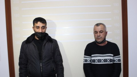 Narkotiki mürəbbə bankalarının arasında gizlətdi... 