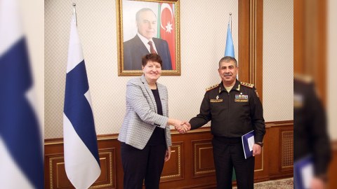 Müdafiə naziri Finlandiya nümayəndə heyəti ilə görüşdü