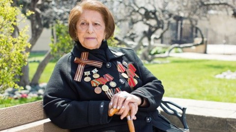 “Bu gün həyatımda ən dəyərli hədiyyəni aldım” - 100 yaşlı Fatma Səttarova