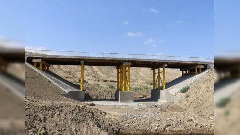 Astaraçay üzərində körpünün təməli qoyulur