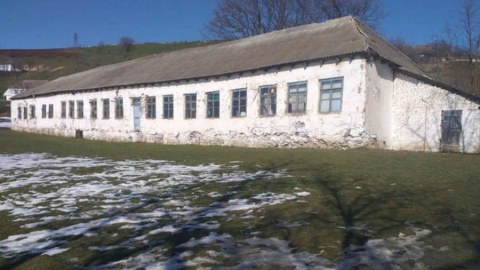 Orta məktəbin döşəməsi və tavanı çökdü - FOTOLAR