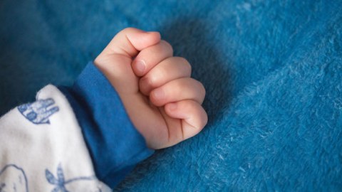 Yeni doğulmuş körpə meyiti tapıldı