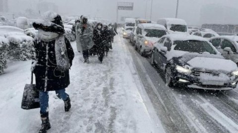 İstanbul valisindən çağırış: “Bizə kömək edin”