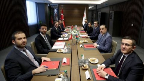 Fəxrəddin Altun Azərbaycan rəsmiləri ilə görüşdü