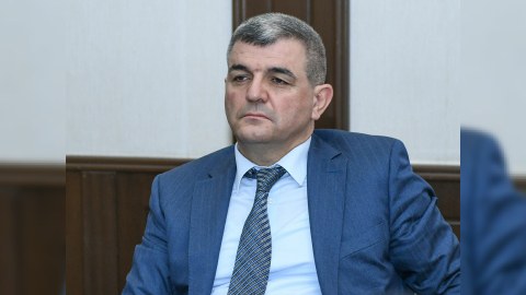 Müəllimi belə aşağılamağa kim haqq verib sizlərə?   