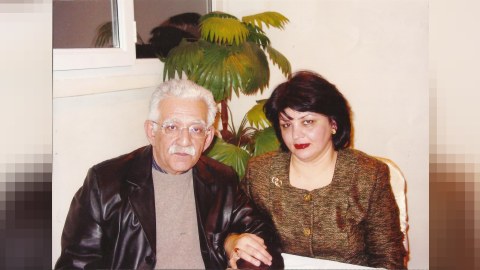 “Vaqifin ruhu 7 ildir məni tərk etməyib” – Mərhum şairin xanımı