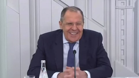 Lavrov Qərbin hədələrinə zarafatla cavab verdi