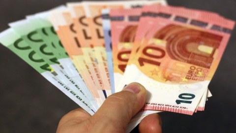 Avropa ölkələrində minimum əmək haqqı - SİYAHI 