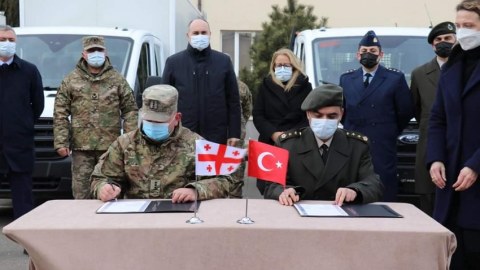 Türkiyə Marneuli aerodromu üçün texnikalar verdi