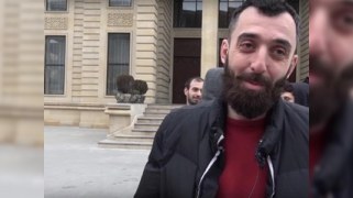 Türkiyə bayrağına hörmətsizlik edən şəxs saxlanılıb - RƏSMİ