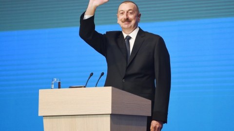 Prezidentdən gənclərə nəsihət - “Ölkəmizi kənar təsirdən qorumaq lazımdır"