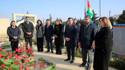Binəqədidə Gənclər Günündə şəhidlərin məzarı ziyarət edildi - FOTOLAR