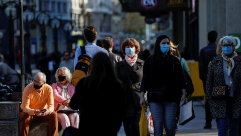 Bu ölkə bütün koronavirus qadağalarını ləğv edir