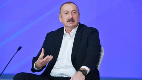 “Siqaret çəkməsinlər, alkoqollu içkilər də içməsinlər” – Prezident (VİDEO)