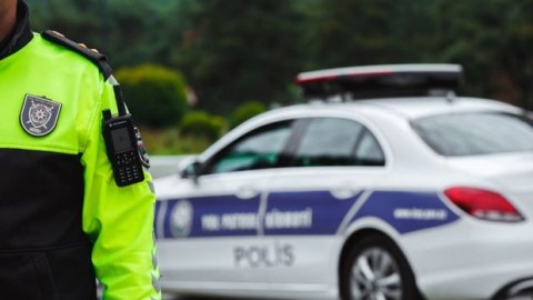 Heykəltaraşdan 2 min tələb edən polislər CƏZALANDIRILDI