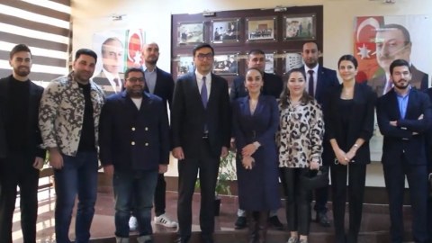 Nazir bloqerlərlə görüşüb