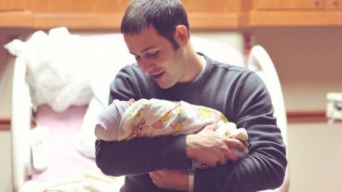 Atalıq məzuniyyətinə xanımların REAKSİYASI: “Uşağın bezini kişilər dəyişsin…”