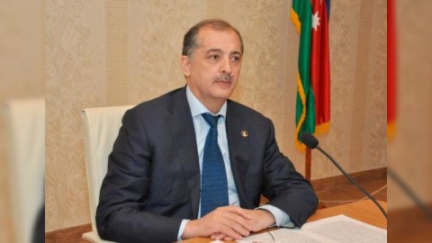 İşçiləri Vilyam Hacıyevin üzünə durdu - Özü etiraz etdi