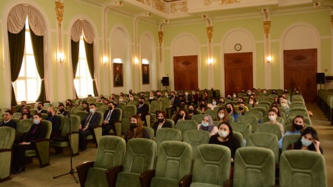 UNEC-də gənc müəllimlərə təlimlər keçirilir