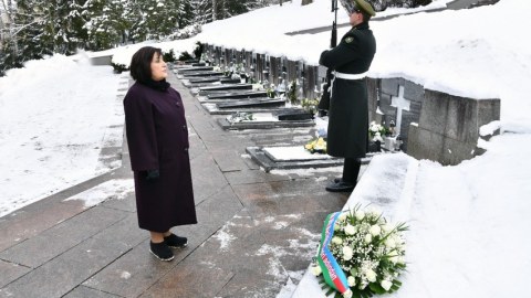 Sahibə Qafarova 13 yanvar qurbanlarının xatirəsini andı
