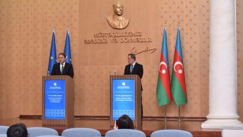 Ceyhun Bayramov Varhelyi ilə görüşdən YAZDI
