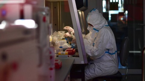 Koronavirus xəstəsilə ünsiyyətdə olanlar karantinə alınmayacaq