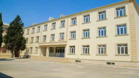 Qadın direktor kişi müəllimi təhqir etdi