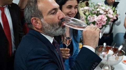 Paşinyan sərxoş olub, Putini təhqir etdi