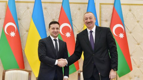 İlham Əliyev Zelenskini təbrik etdi