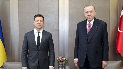 Zelenski Ərdoğana və xanımına şəfa dilədi