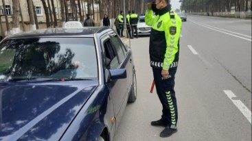 Polis sürücü və sərnişinləri cərimələdi