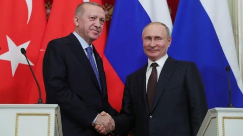 Putin Ərdoğan və xanımına şəfa arzuladı