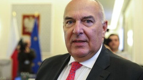 Maliyyə naziri istefa verdi