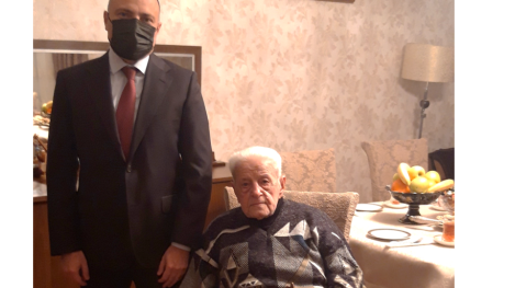 Nazir Əlibaba Məmmədovu evində ziyarət etdi