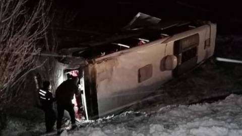 Türkiyədə sərnişin avtobusu aşdı - 21 nəfər yaralandı