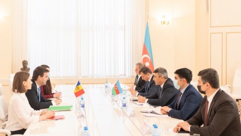 İnam Kərimov moldovalı nazirlə görüşüb 