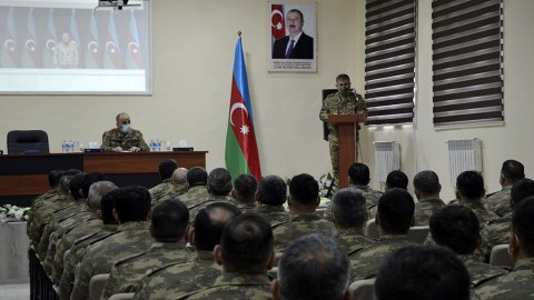 Müdafiə nazirindən hərbi sirri yayanlara XƏBƏRDARLIQ