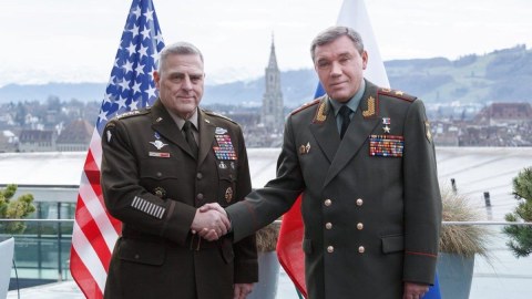 Gerasimov amerikalı həmkarı ilə telefonla danışdı