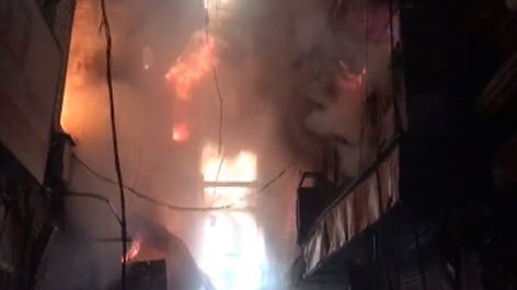 Bazarda güclü yanğın: 30 mağaza külə döndü