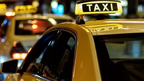 Taksi sürücüsündən məktəbli qızlara qarşı İYRƏNCLİK