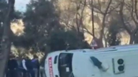Bakıda təcili yardım maşını aşdı: yaralanan var 