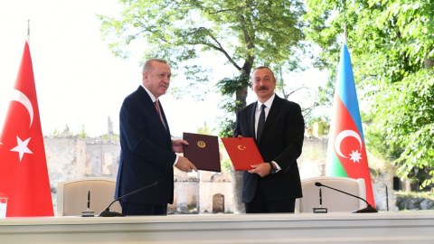 İlham Əliyev Şuşa Bəyannaməsini TƏSDİQLƏDİ