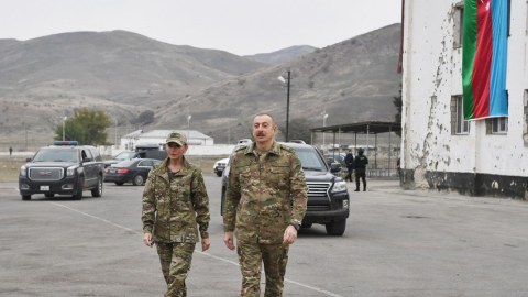 Prezident hərbi şəhərciyin açılışında
