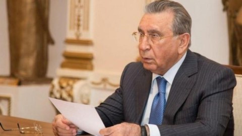 Rövnəq Abdullayev Kiçik çillədən çıxa bilmədi, bəs Ramiz Mehdiyev?..