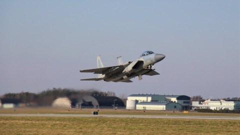 ABŞ Polşaya əlavə F-15 qırıcıları yerləşdirdi