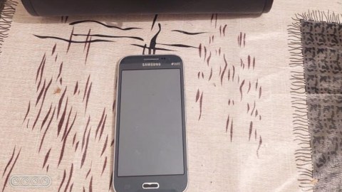 Qadın həbsdə olan ərinə telefon ötürmək istədi