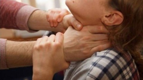 Qızını boğan ataya cinayət işi AÇILDI