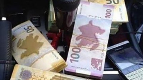 Üç maşından 14 min manatdan çox pul oğurlanıb