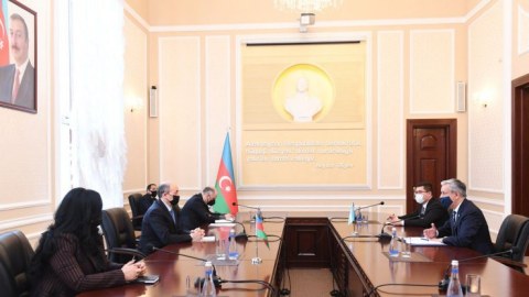 Fikrət Məmmədov Özbəkistan səfirilə görüşdü